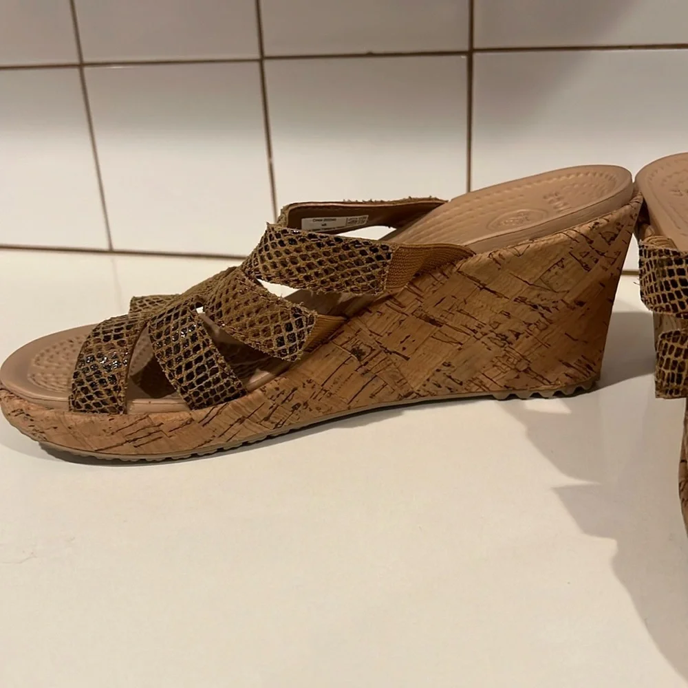 Crocs Cork Wedge Sandals Brown Blake Snake Print Strappy Wedges Size 6 worn once - Picture 2 of 6